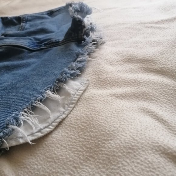 Levi's 505 Medium Wash High Waisted Distressed Denim Shorts - Picture 8 of 13